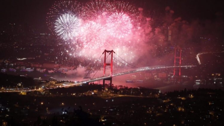 İstanbul ve İzmir’de havai fişek kullanılmayacak