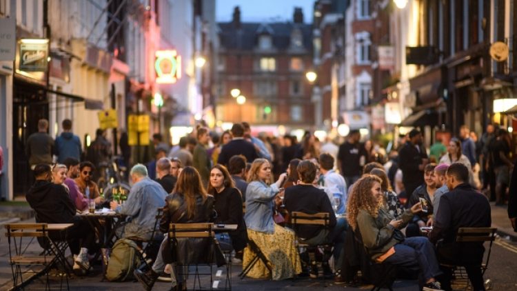 İngiltere’de lokantalarda hesabın yarısını devlet ödeyecek