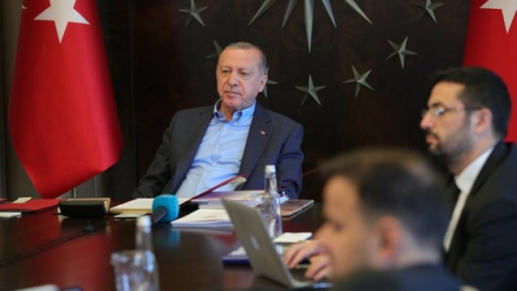 İstanbul Sözleşmesi’nin görüşüleceği AKP MYK’sı ertelendi