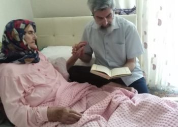 Alparslan Kuytul’un annesi vefat etti