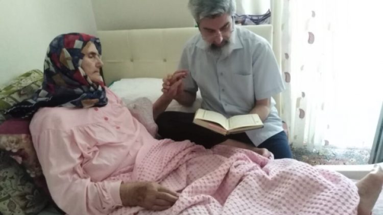 Alparslan Kuytul’un annesi vefat etti