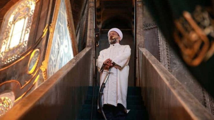 Erbaş’tan ‘kılıçlı hutbe’ açıklaması: Bunu garipseyenleri hayretle karşılıyorum