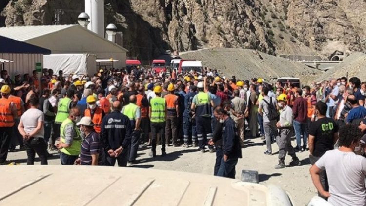 Yusufeli Barajı şantiyesinde işçiler iş bıraktı!