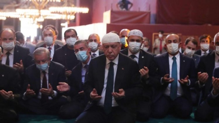 Ünlü anketçi açıkladı: Ayasofya’nın ibadete açılması AKP’ye ne kadar oy kazandırdı?