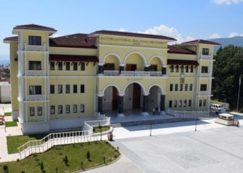 Yıllık 29 bin TL’yi verene sınavsız hukuk eğitimi
