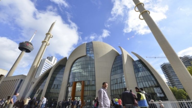 Diyanet ‘eskort’ iddiası bulunan iki üst düzey yöneticiyi ihraç etti