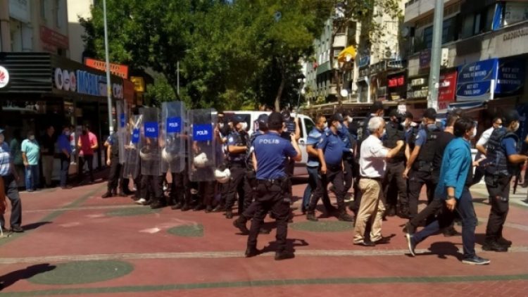 KHK yürüyüşçüleri darp edilerek gözaltına alındı