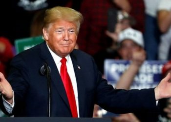 Trump kampanyasına yine koltuk çıkıyor!