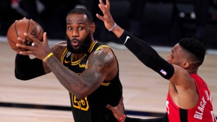 Lakers büyük avantaj yakaladı