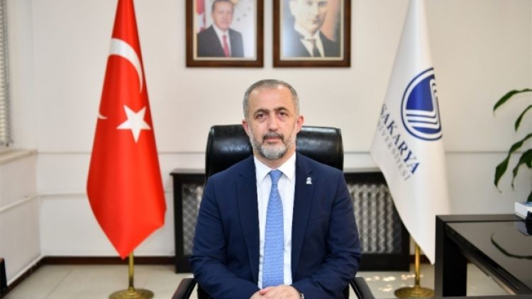 Rektör, kızını özel öğrenci statüsüyle Kıbrıs’tan Sakarya’ya aldırdı!