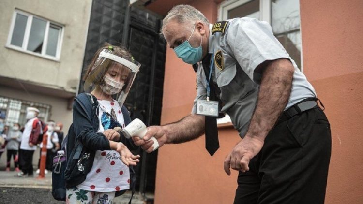 Yüz yüze eğitim yoksa okul parasını veliye iade edin!