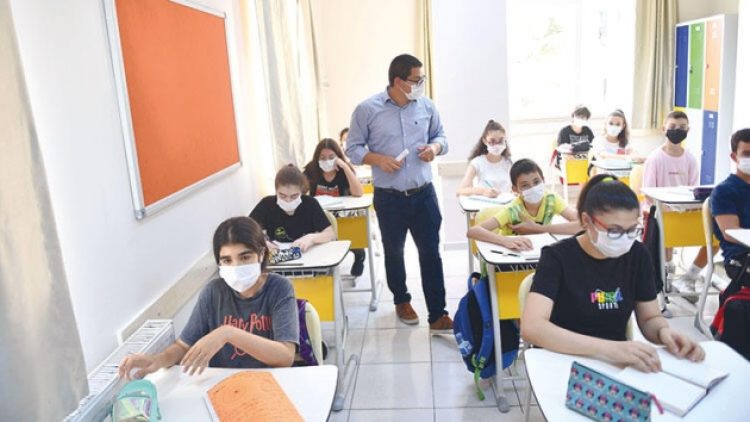 Türkiye’de 600 eğitimciye korona teşhisi kondu