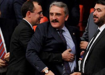 AKP’nin Yeliz’i kadın gazeteciye patladı