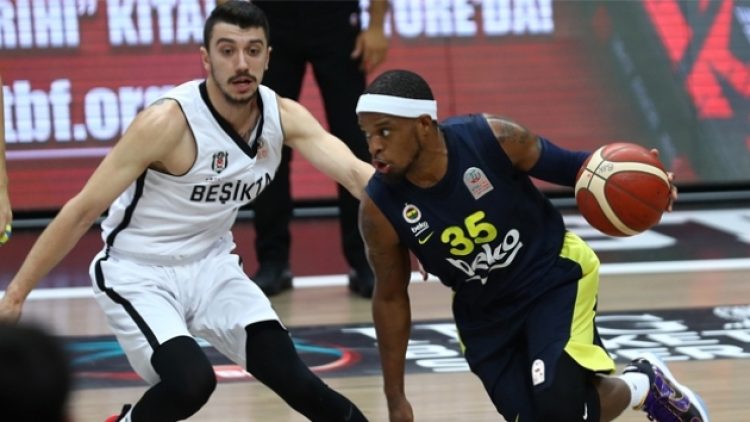 Derbide kazanan Fenerbahçe Beko oldu