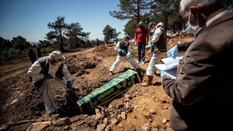 Sağlık Bakanlığı’na göre son 1 ayda İstanbul’da sadece 1 kişi koronadan ölmüş!