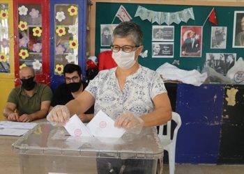 Kuzey Kıbrıs sandık başına gitti