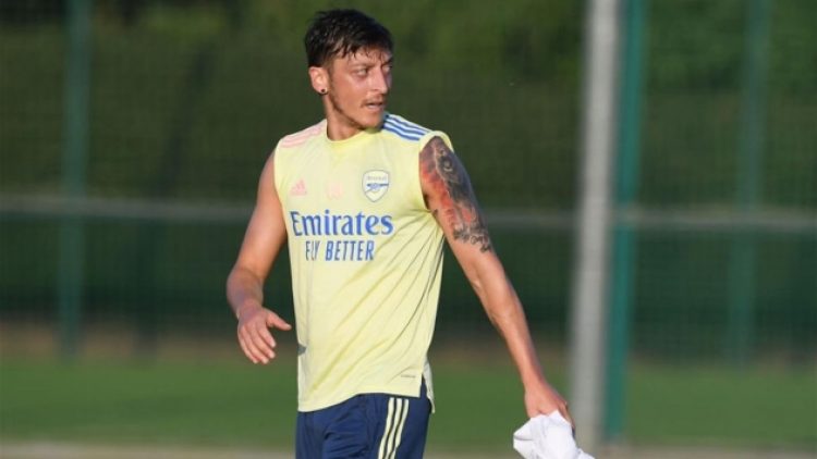 Özil için taraftardan imza kampanyası