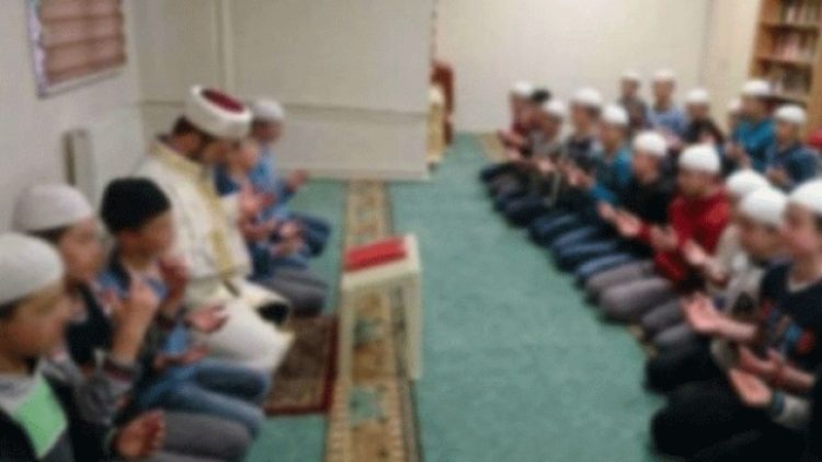 Kuran kursunda 40 öğrencinin testi pozitif çıktı