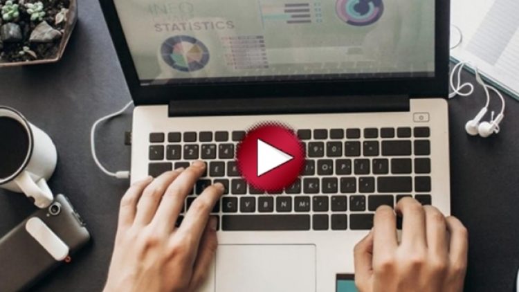 Online hakaret: Mikrofonu açık unuttu