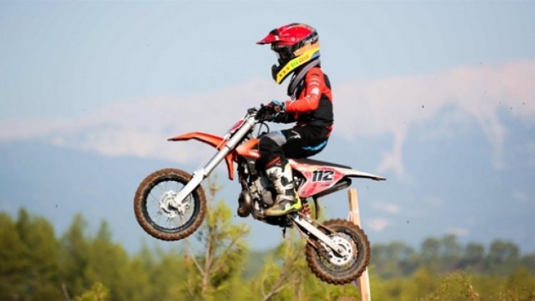 Efe Okur Bulgaristan’da podyumda