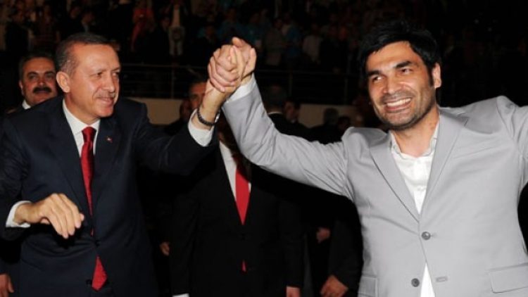 Erdoğan’a ‘Dombra’ şarkısı yapan Uğur Işılak’tan AKP’ye sert eleştiri