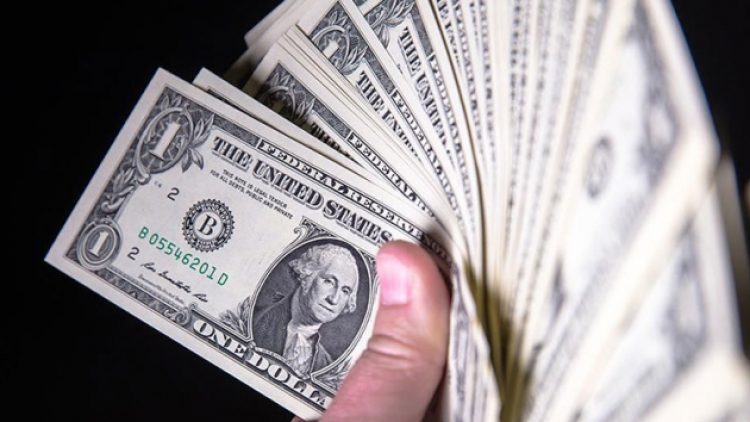 Dolar yeni haftaya zirveyle başladı; 8.40’ı da aştı