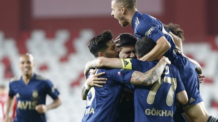 Fener kazandı: 3 gol, 2 kırmızı kart