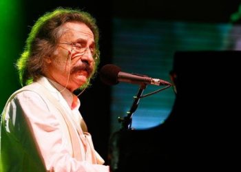 Sanatçı Timur Selçuk hayatını kaybetti