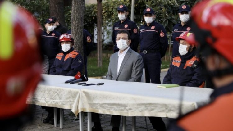 Ekrem İmamoğlu, Ayda ve Elif’i kurtaran itfaiyecilerle buluştu