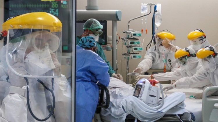 Fatih Altaylı: Günlük vaka sayısı 40 bin civarında, kaynağım sağlam