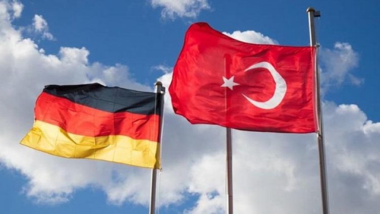 Casusluk iddiasıyla yargılanan avukatlara beraat