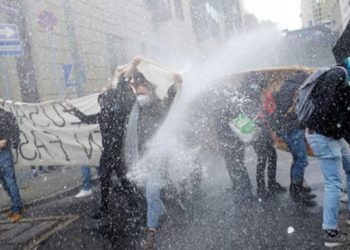 Almanya’da korona önlemleri protesto edildi!