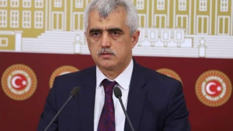 ‘Yaşımı bilmiyorum ama Zilan’da Kürtleri kestikleri yıl doğmuşum’