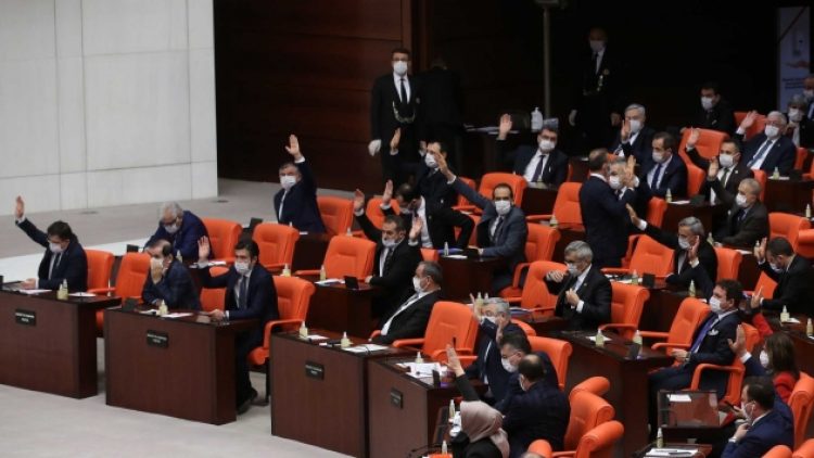 ‘Aşı herkese bedava olsun’ önergesi AKP ve MHP oylarıyla reddedildi