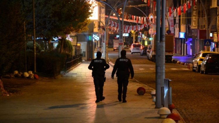 Yeni sokağa çıkma yasakları geliyor: Haftasonu tam haftaiçi geceleri