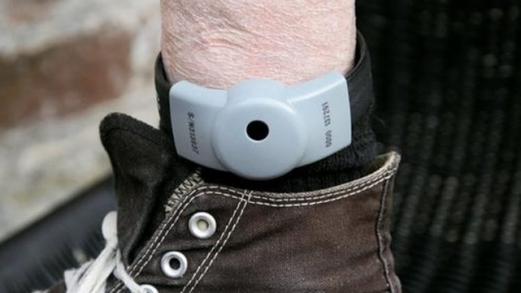 Salgın tahliyesi: Elektronik kelepçe ile eve gönderiliyorlar