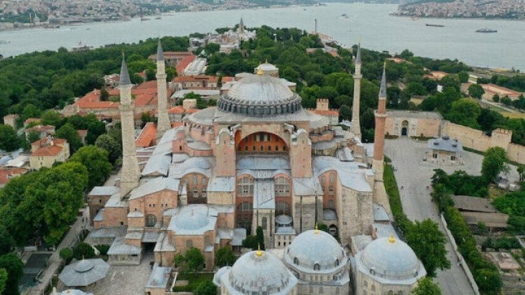 UNESCO’da, Ayasofya ve Kariye telebi!