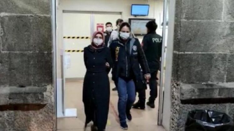 İzmir’de sağlık muayenesine ters kelepçeyle götürüldüler