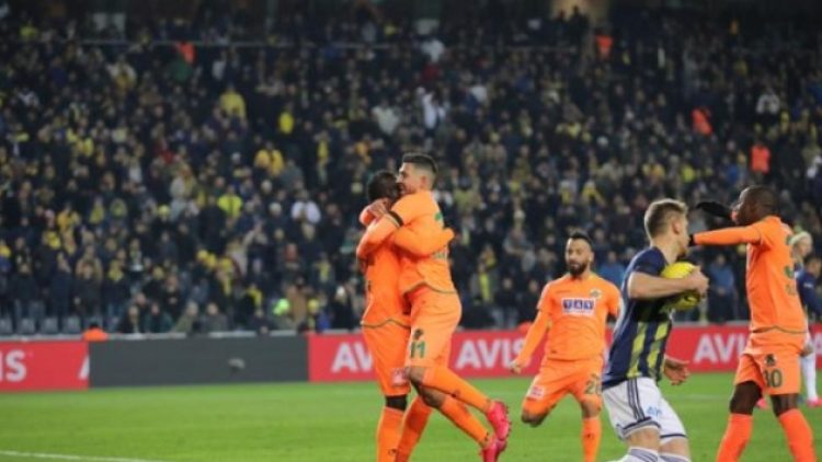 Lider Alanyaspor ilk yenilgisini Gençlerbirliği ile tattı
