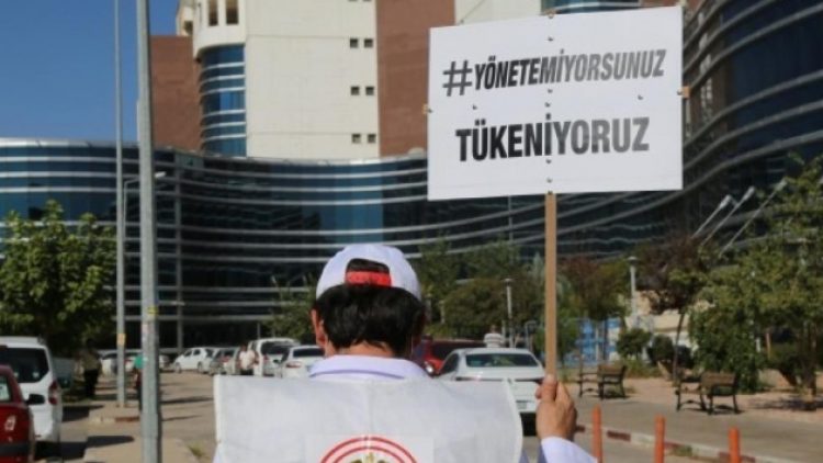 Kasım ayında 63 sağlık çalışanı hayatını kaybetti