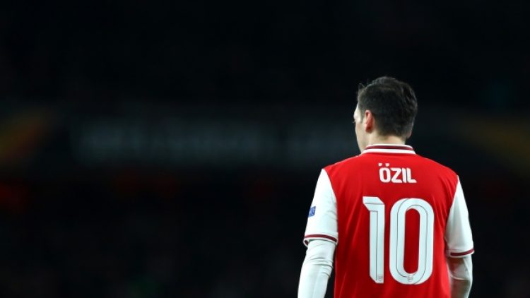 Mesut Özil’den 50 bin kişiye yardım