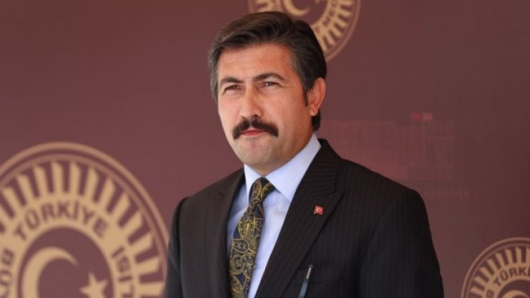 AKP’li Cahit Özkan, ‘çıplak arama’ iddialarına belge istedi