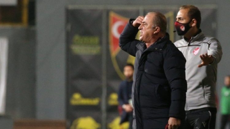 Terim: Sen ancak bekçi olursun, futbolu bilmiyorsun