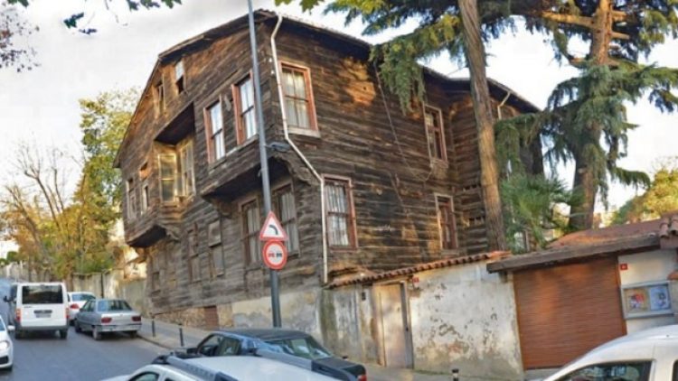 Erdoğan’ın mahallesinde dikkat çeken konak satışı