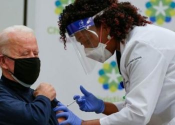 Joe Biden korona aşısı oldu