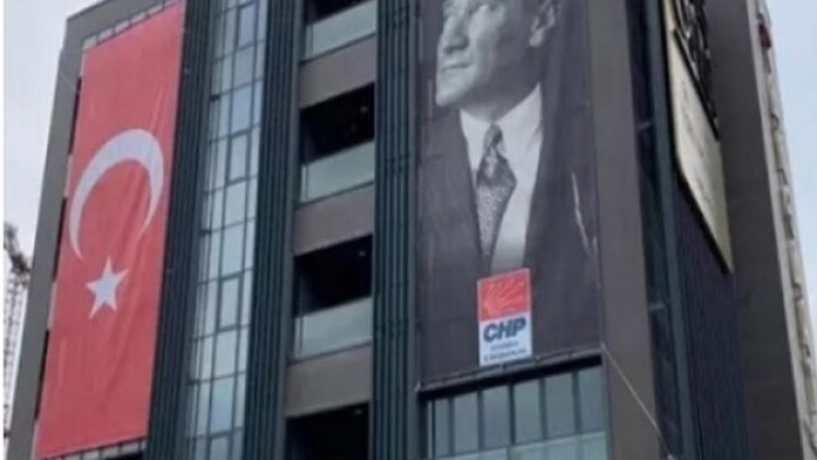 CHP İstanbul il binası mühürlendi