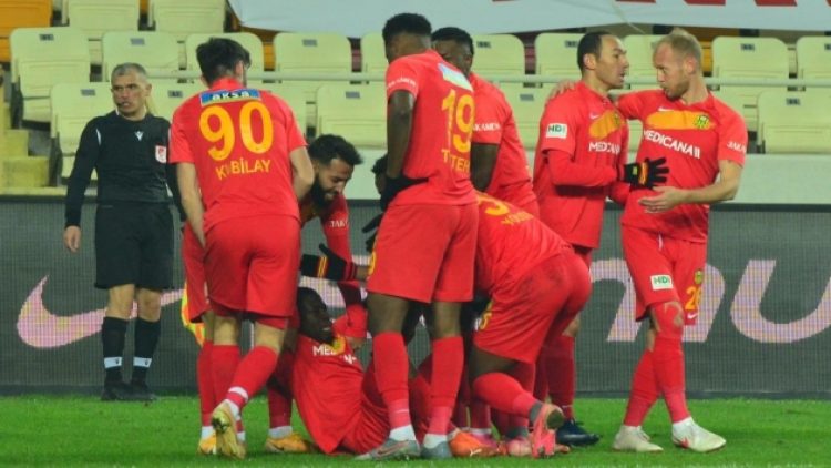 Semih Kaya: Bize küfür ediyorlar, bunların adamlığı bu mu!