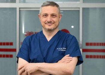 Yılın hekimi seçilmişti, koronavirüse yenik düştü