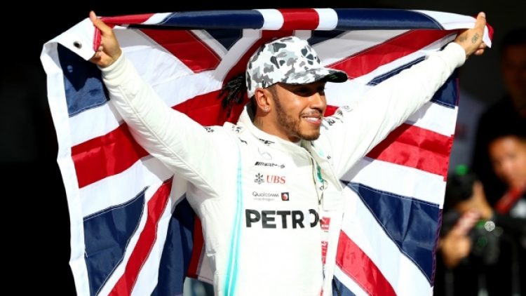 Lewis Hamilton ‘şövalye’ ilan edildi