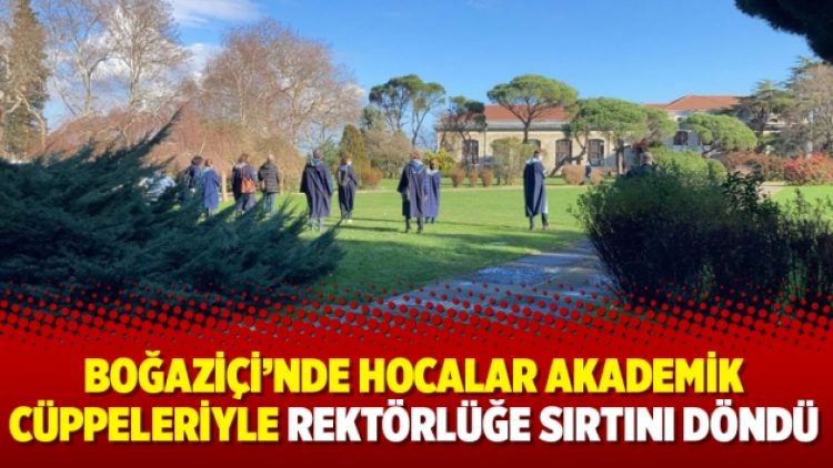 Boğaziçi’nde hocalar akademik cüppeleriyle rektörlüğe sırtını döndü